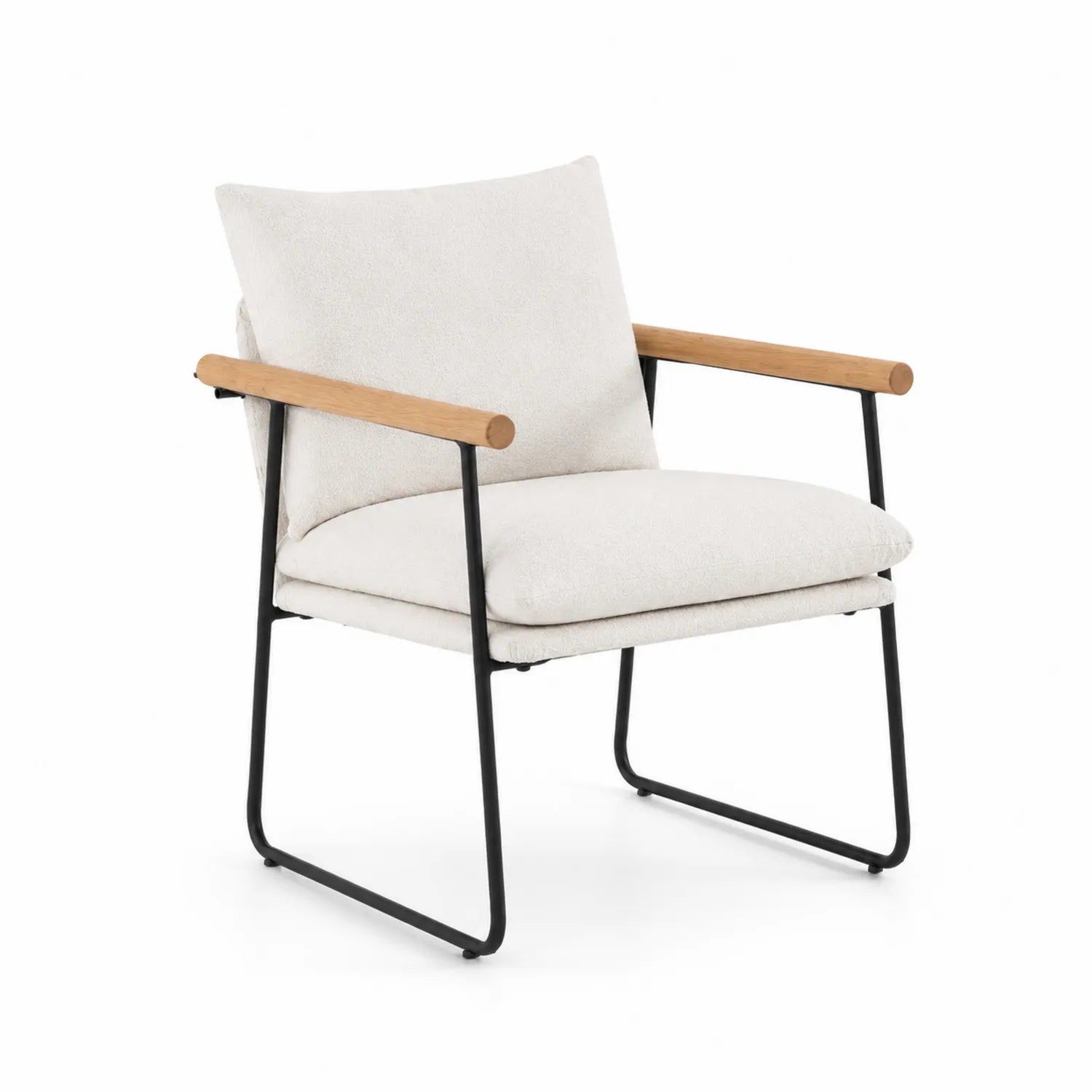 Silla de metal con brazos de madera y tapizado de poliéster beige
